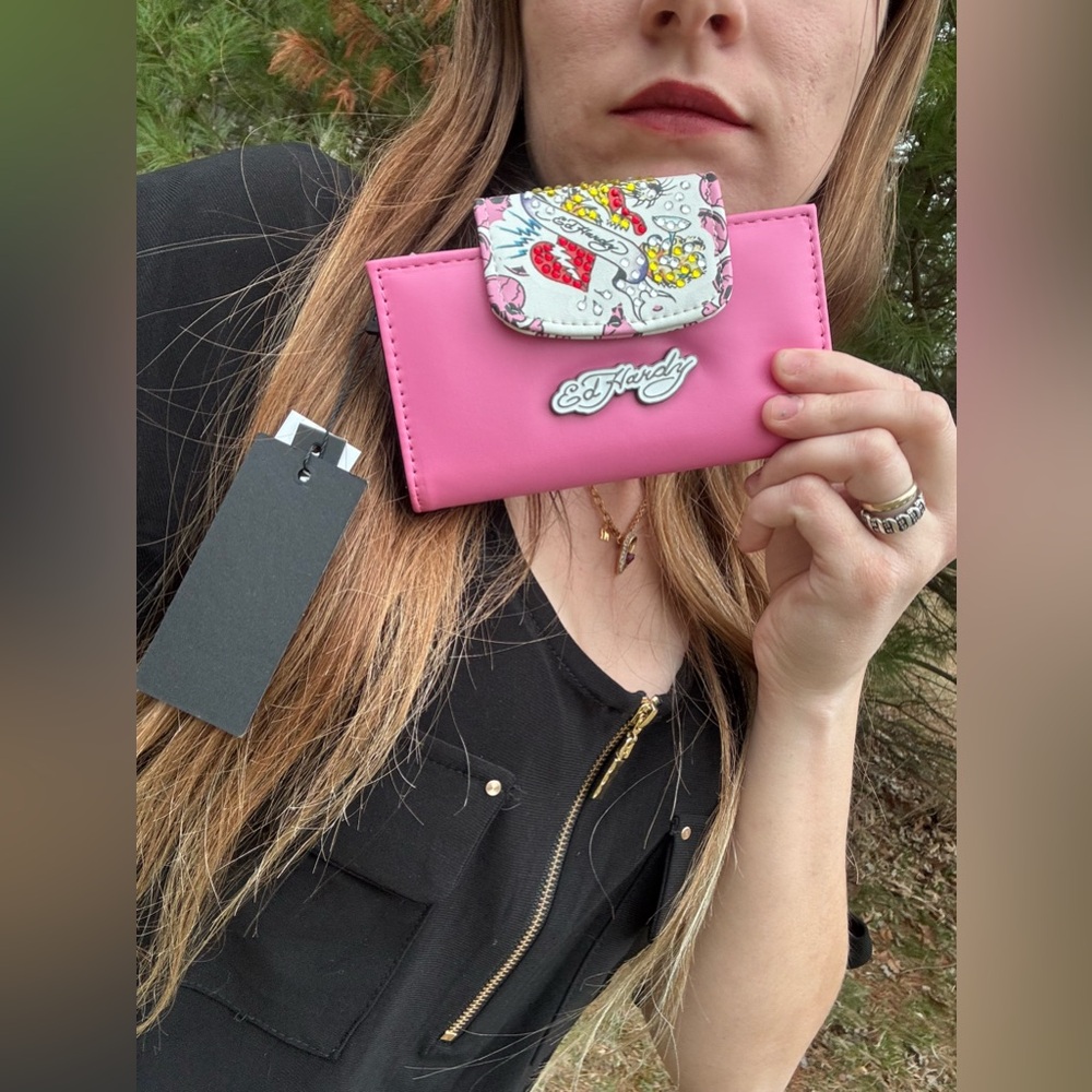 Ed Hardy Hot Pink Leather Wallet with White Tattoo-Flap - Picture 4 of 15
